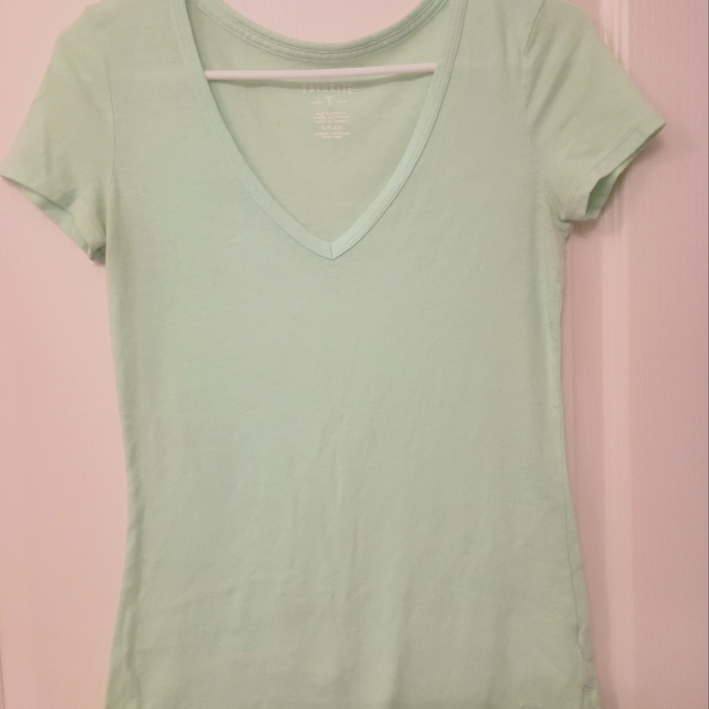 Womens American Eagle favorite tee.. size small